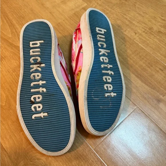Bucketfeet Slip-on Shoes - Picture 3 of 5